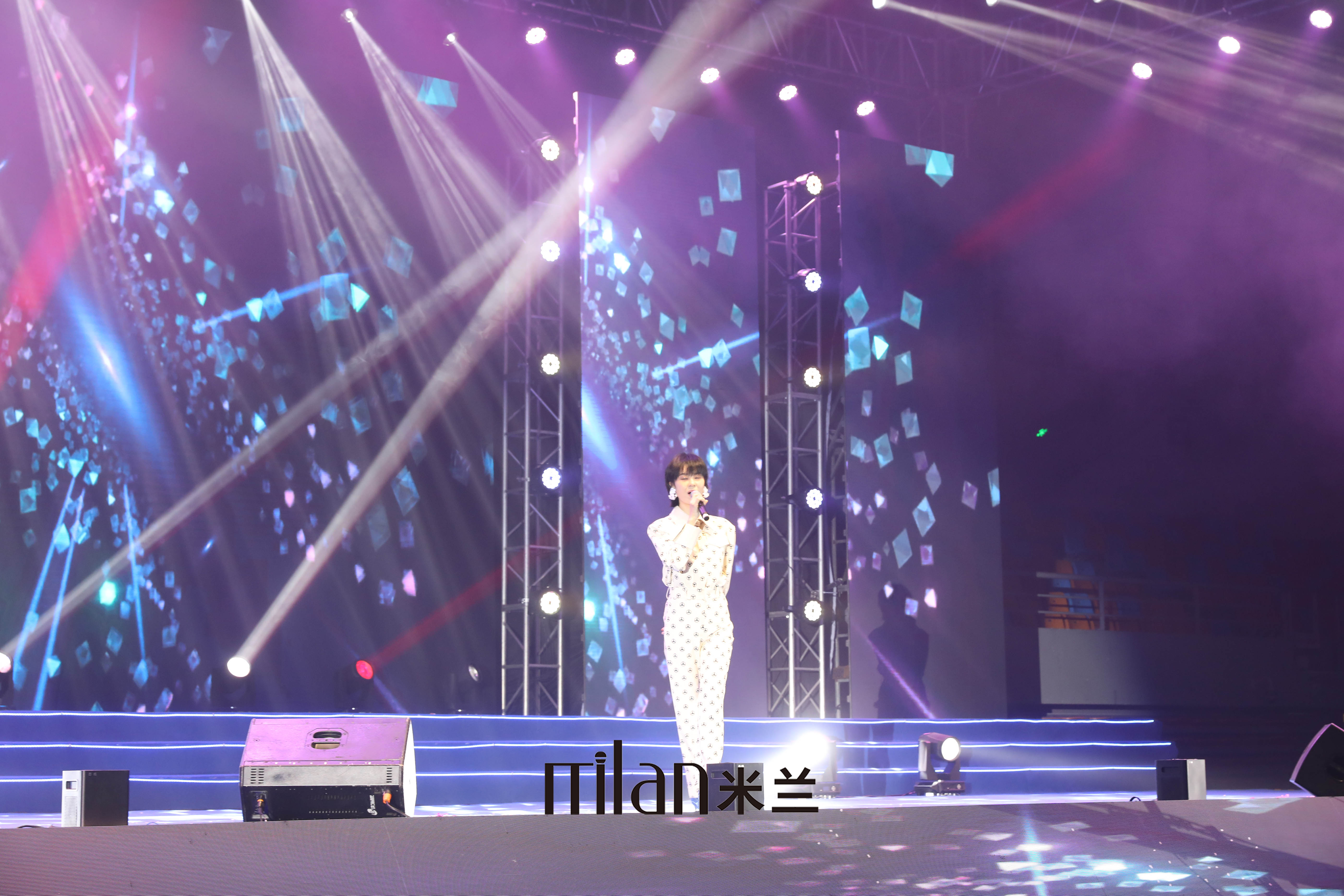 浙江品牌日群星演唱会郁可唯阿