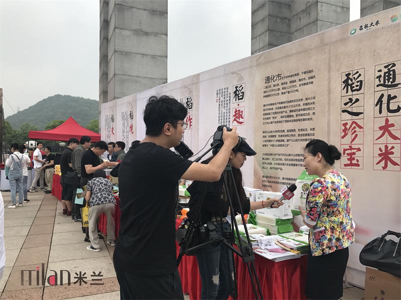 年会策划、演出策划、灯光音响出租、舞台出租.jpg