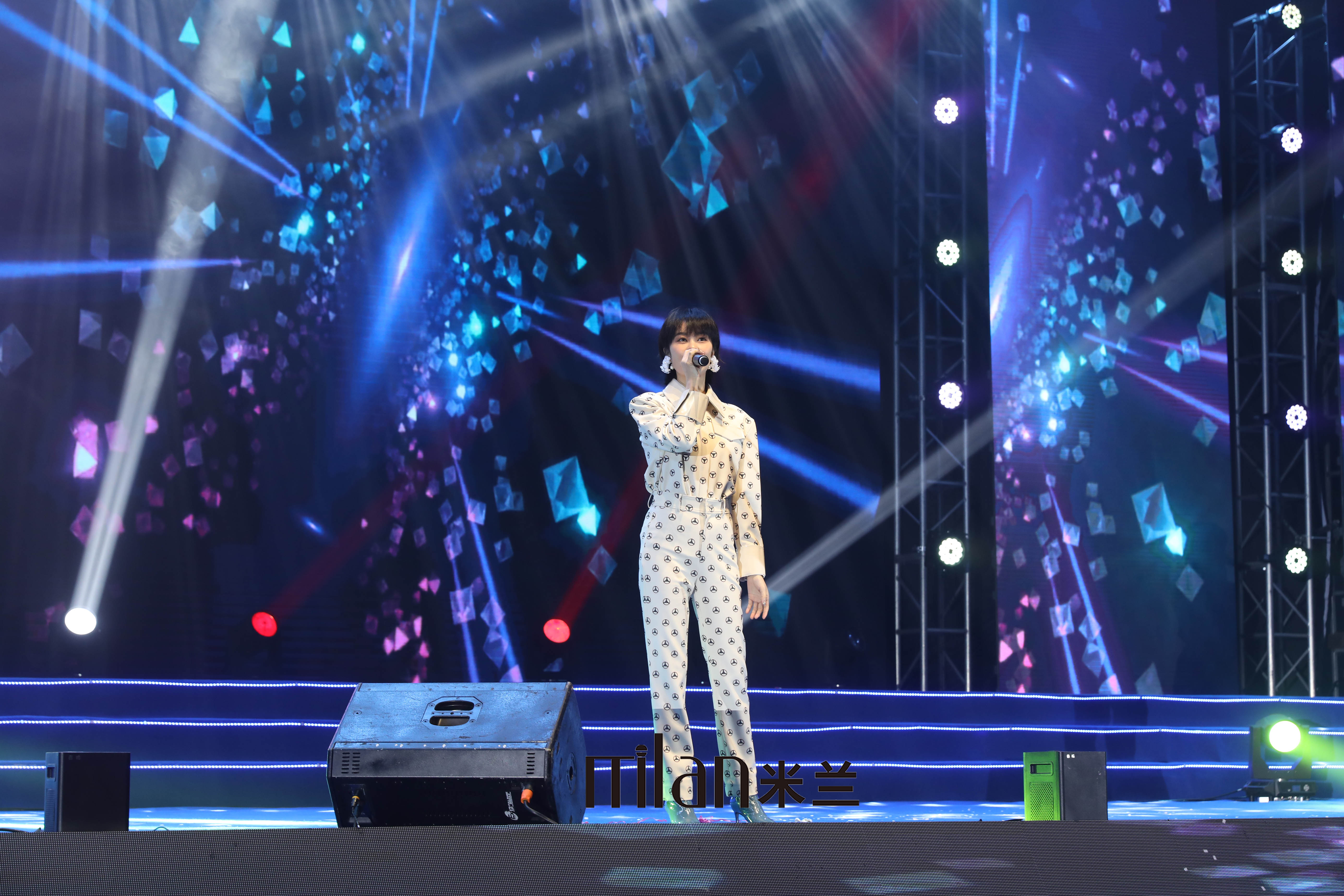 浙江品牌日群星演唱会郁可唯阿里郞等全案策划执行台州米兰庆典策划明星演唱会策划执行，灯光音响，舞台策划设计，开业策划，年会策划，晚会策划