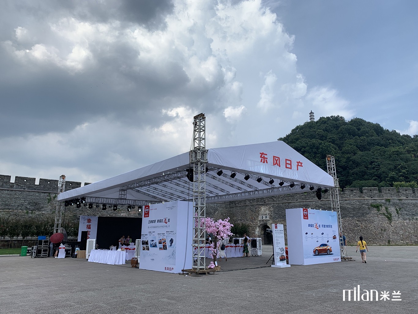 浙江台州龙门架棚房搭建，龙门架灯光架，光束灯，COB面光，舞台