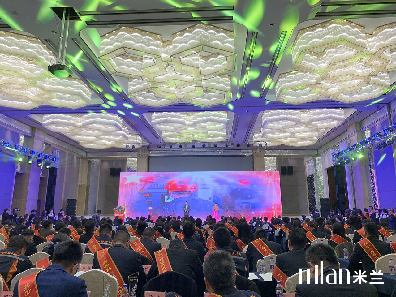 台州防水LED显示屏出租，大歌灯光出租，声扬音响出租